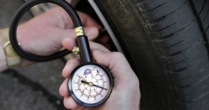 Checking the Tire Air Pressure Checking the Tire Air Pressure